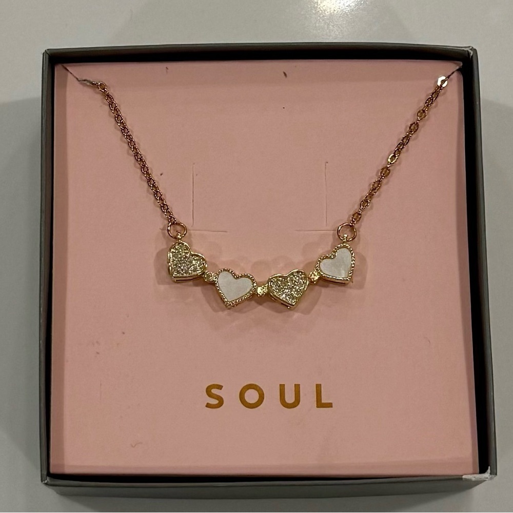 NWT Magnetic hearts clover dainty necklace